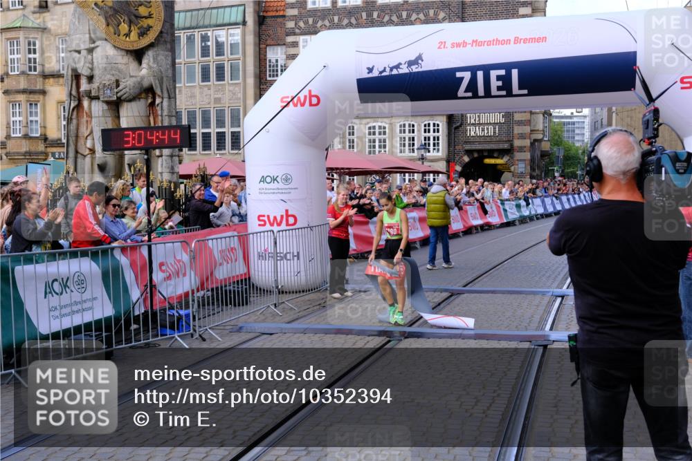 13.09.2026 - 21. swb-Marathon Bremen Tim E. http://msf.ph/oto/10352394 13.09.2026 12:35:33 Ziel 1028 meine-sportfotos.de