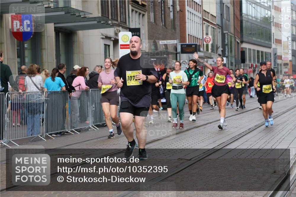13.09.2026 - 21. swb-Marathon Bremen Strokosch-Dieckow http://msf.ph/oto/10352395 13.09.2026 11:14:23 Ziel 10519, 10557, 10705, 10722, 10776, 10805, 11097, 11098, 11186, 11288, 11408, 11876, 12112, 12191, 12193, 12431, 10303, 10395, 10396, 10402, 10586, 10784, 10854, 11027, 11041, 11140, 11173, 11233, 11363, 11535, 11703, 11864, 11902, 12100, 12431 meine-sportfotos.de