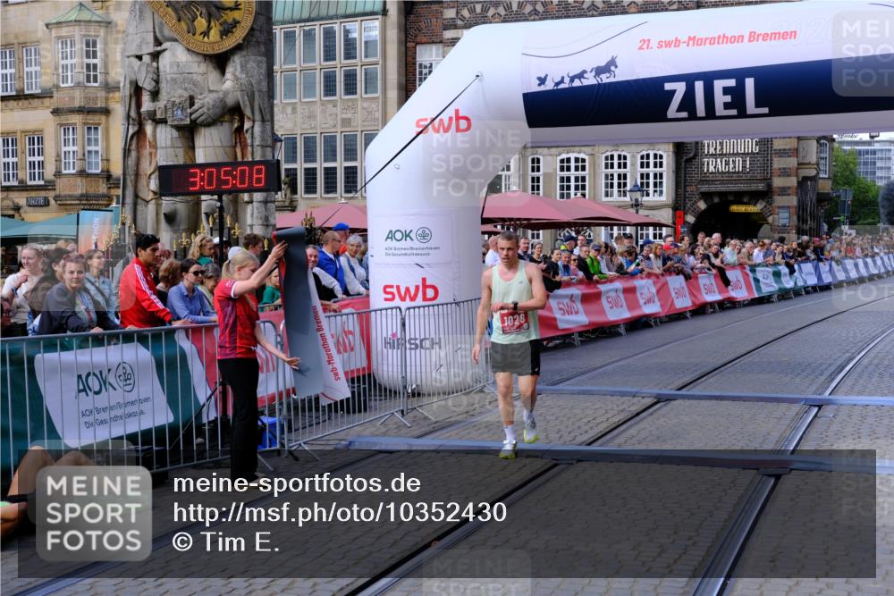 13.09.2026 - 21. swb-Marathon Bremen Tim E. http://msf.ph/oto/10352430 13.09.2026 12:35:58 Ziel 1238 meine-sportfotos.de