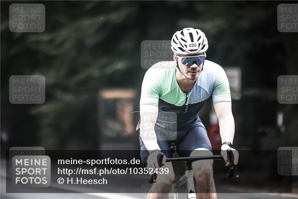 13.09.2026 - Stadtparktriathlon H.Heesch http://msf.ph/oto/10352439 13.09.2026 11:06:51 Radfahren 394, 490, 550, 641 meine-sportfotos.de