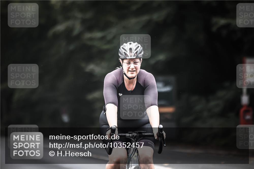 13.09.2026 - Stadtparktriathlon H.Heesch http://msf.ph/oto/10352457 13.09.2026 11:06:53 Radfahren 394, 490, 641 meine-sportfotos.de