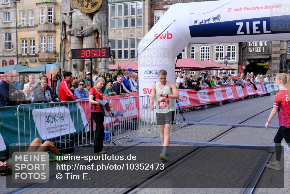 13.09.2026 - 21. swb-Marathon Bremen Tim E. http://msf.ph/oto/10352473 13.09.2026 12:35:59 Ziel 1238 meine-sportfotos.de