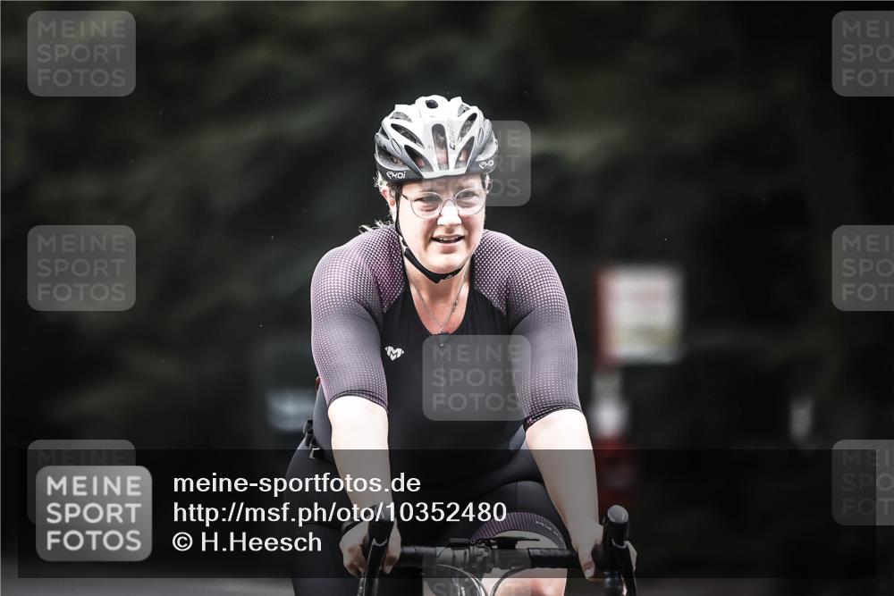 13.09.2026 - Stadtparktriathlon H.Heesch http://msf.ph/oto/10352480 13.09.2026 11:06:54 Radfahren 394, 490, 584 meine-sportfotos.de