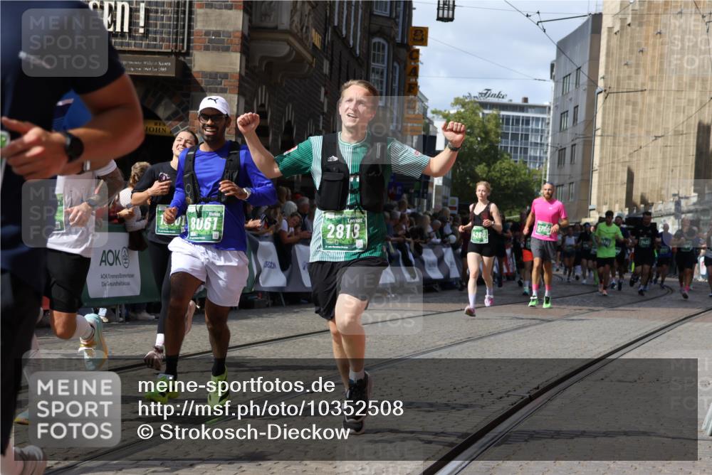 13.09.2026 - 21. swb-Marathon Bremen Strokosch-Dieckow http://msf.ph/oto/10352508 13.09.2026 13:33:09 Ziel 891, 1437, 1532, 2611, 2638, 3167, 3773, 3895, 3902, 4194, 4233, 4862, 5009, 5090, 5398, 5581, 5657, 6018, 6583, 6718, 6786, 6941, 7016, 7466, 7756, 7758, 8344, 8367, 8506, 9406, 9745, 10048, 13164, 13232, 13234, 13247, 831, 1124, 2283, 2393, 2980, 4052, 4243, 4260, 4492, 4536, 4565, 5040, 5324, 5560, 5660, 5790, 5861, 5862, 5914, 6421, 6614, 6777, 6915, 7145, 7421, 7467, 7789, 7830, 9206, 9616, 9856, 13101 meine-sportfotos.de