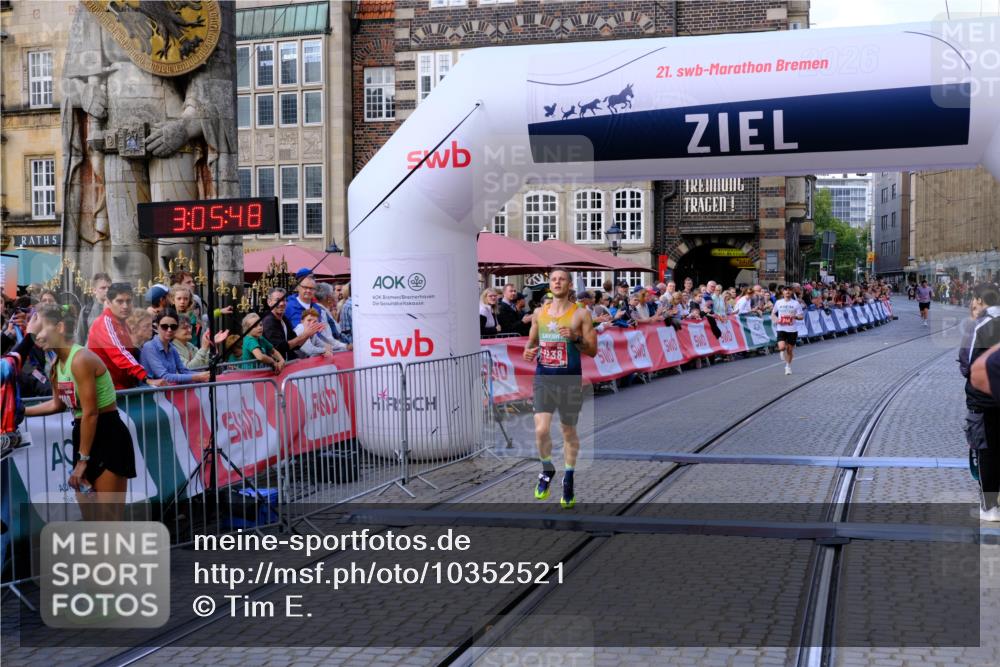 13.09.2026 - 21. swb-Marathon Bremen Tim E. http://msf.ph/oto/10352521 13.09.2026 12:36:38 Ziel  meine-sportfotos.de