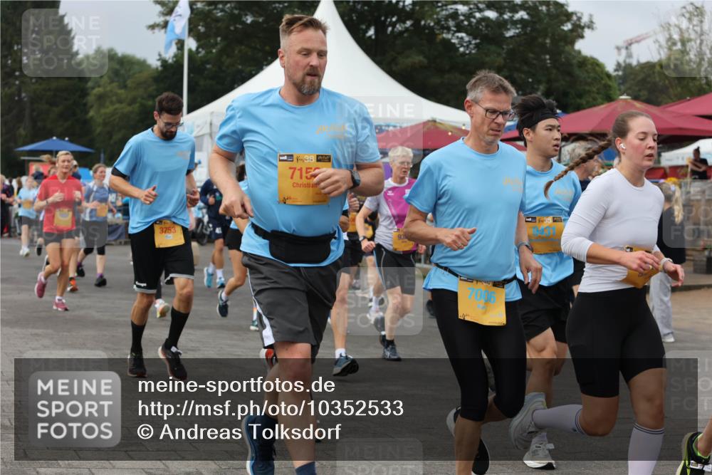 13.09.2026 - Kiel Lauf Andreas Tolksdorf http://msf.ph/oto/10352533 13.09.2026 09:56:35 Kiellinie 3753, 715, 7006 meine-sportfotos.de