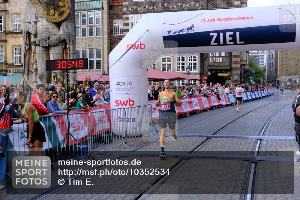 13.09.2026 - 21. swb-Marathon Bremen Tim E. http://msf.ph/oto/10352534 13.09.2026 12:36:38 Ziel  meine-sportfotos.de