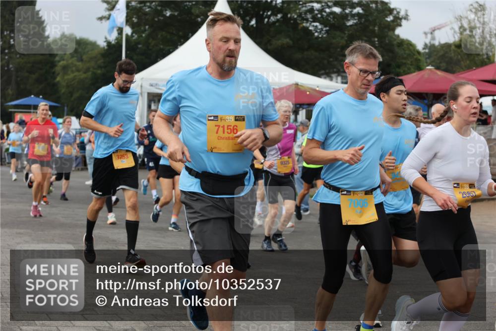 13.09.2026 - Kiel Lauf Andreas Tolksdorf http://msf.ph/oto/10352537 13.09.2026 09:56:35 Kiellinie 3753, 48, 7156, 9325, 4, 38, 7006, 2667 meine-sportfotos.de