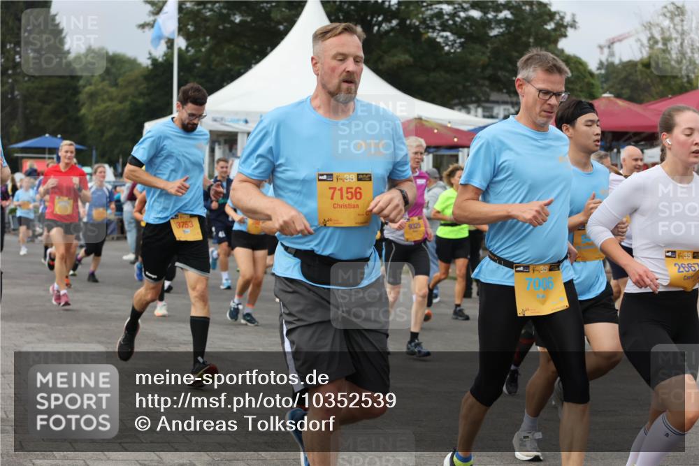 13.09.2026 - Kiel Lauf Andreas Tolksdorf http://msf.ph/oto/10352539 13.09.2026 09:56:35 Kiellinie 3753, 7156, 9325, 7006, 38, 2667 meine-sportfotos.de