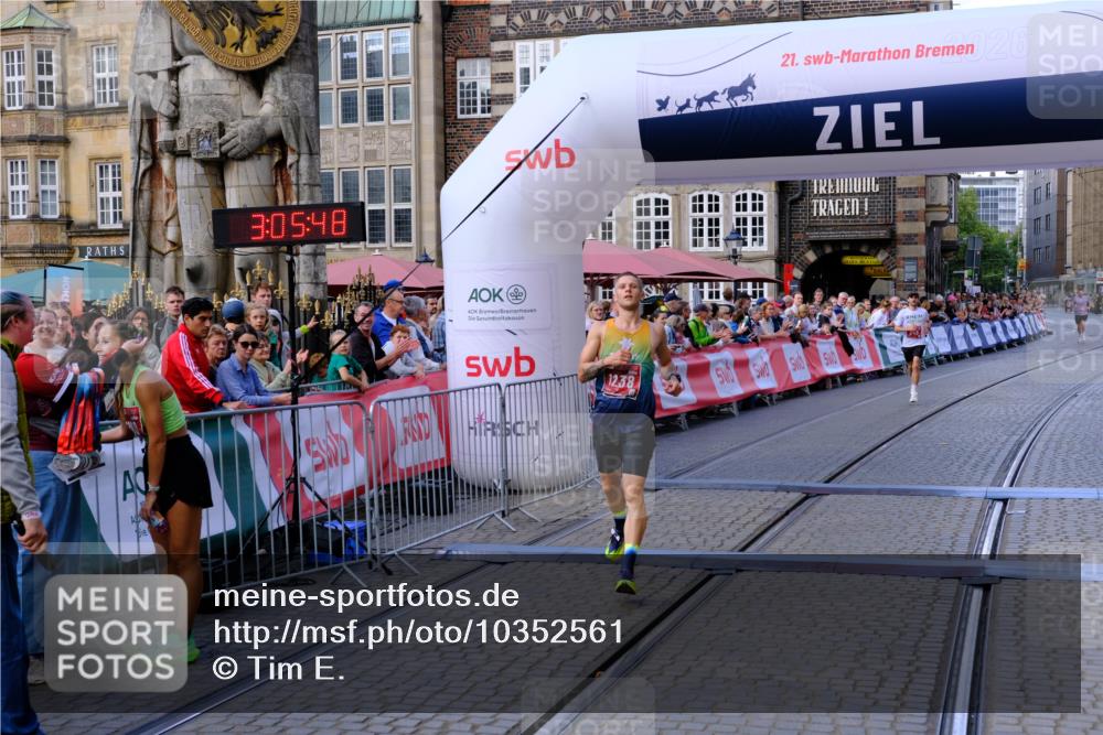 13.09.2026 - 21. swb-Marathon Bremen Tim E. http://msf.ph/oto/10352561 13.09.2026 12:36:38 Ziel  meine-sportfotos.de