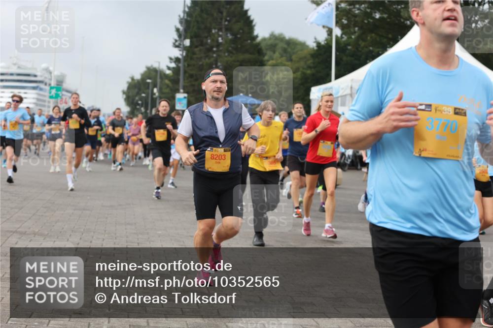 13.09.2026 - Kiel Lauf Andreas Tolksdorf http://msf.ph/oto/10352565 13.09.2026 09:56:36 Kiellinie 38, 8203, 39, 3770, 2501 meine-sportfotos.de