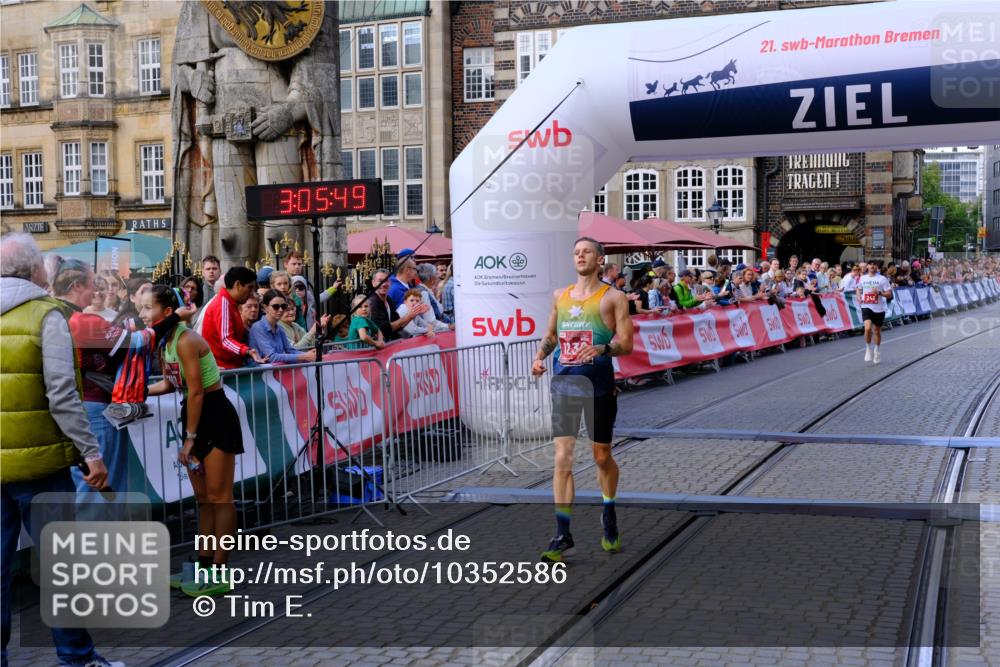 13.09.2026 - 21. swb-Marathon Bremen Tim E. http://msf.ph/oto/10352586 13.09.2026 12:36:38 Ziel  meine-sportfotos.de