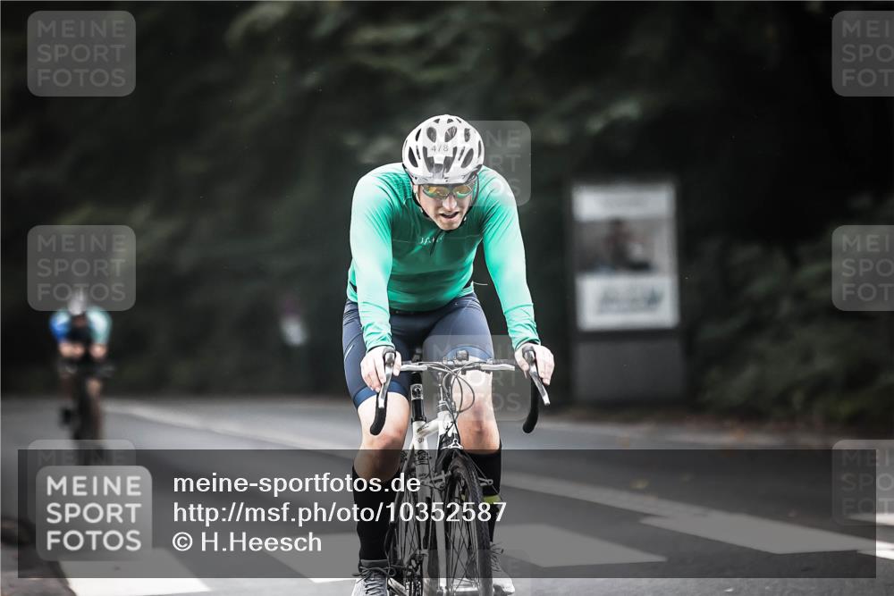 13.09.2026 - Stadtparktriathlon H.Heesch http://msf.ph/oto/10352587 13.09.2026 11:07:02 Radfahren 478, 584, 707 meine-sportfotos.de