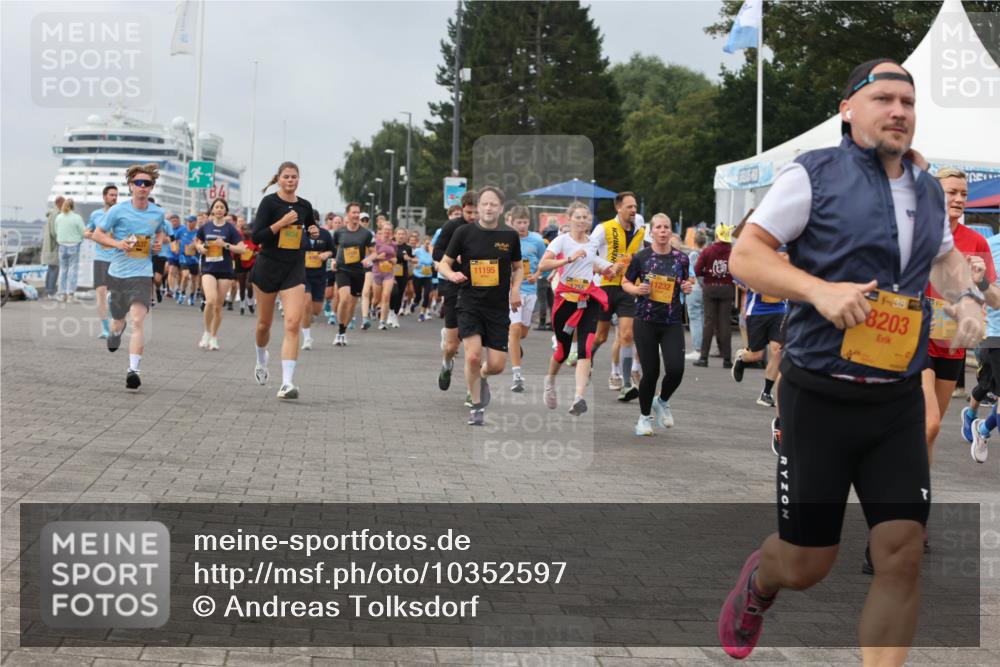 13.09.2026 - Kiel Lauf Andreas Tolksdorf http://msf.ph/oto/10352597 13.09.2026 09:56:37 Kiellinie 11195, 1232, 1, 39, 8203 meine-sportfotos.de