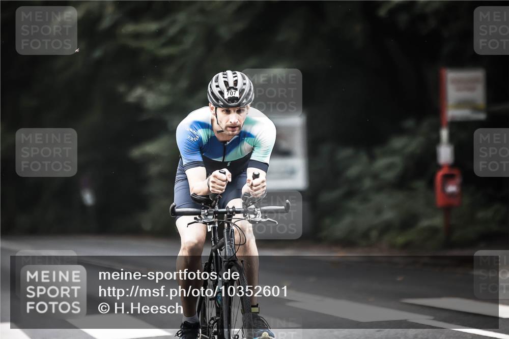 13.09.2026 - Stadtparktriathlon H.Heesch http://msf.ph/oto/10352601 13.09.2026 11:07:06 Radfahren 478, 584, 707 meine-sportfotos.de
