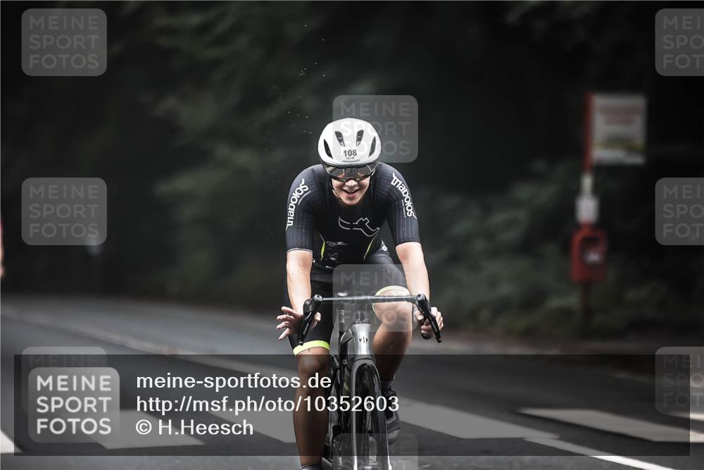 13.09.2026 - Stadtparktriathlon H.Heesch http://msf.ph/oto/10352603 13.09.2026 09:28:29 Radfahren 108, 143, 160, 162, 208 meine-sportfotos.de