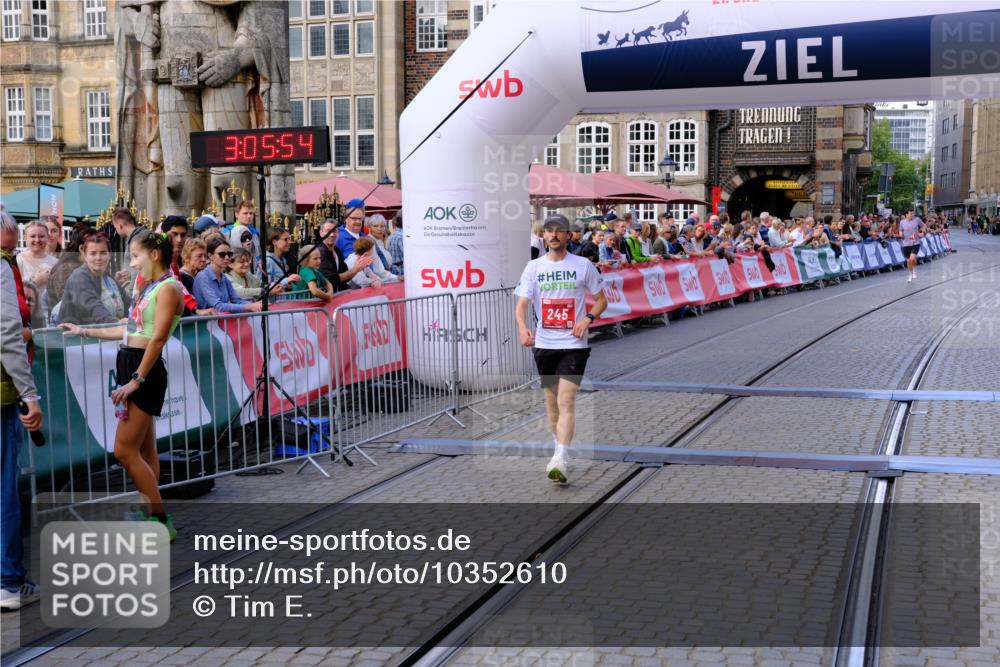 13.09.2026 - 21. swb-Marathon Bremen Tim E. http://msf.ph/oto/10352610 13.09.2026 12:36:44 Ziel  meine-sportfotos.de