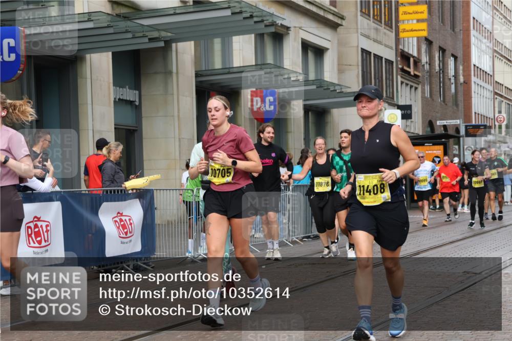 13.09.2026 - 21. swb-Marathon Bremen Strokosch-Dieckow http://msf.ph/oto/10352614 13.09.2026 11:14:29 Ziel 10271, 10519, 10557, 10605, 10705, 10752, 10776, 10805, 11085, 11097, 11098, 11186, 11288, 11408, 11645, 11673, 11876, 11974, 12191, 12193, 10303, 10395, 10396, 10402, 10586, 10722, 10784, 10854, 11041, 11140, 11173, 11233, 11363, 11535, 11703, 11864, 12100, 12112, 12431 meine-sportfotos.de
