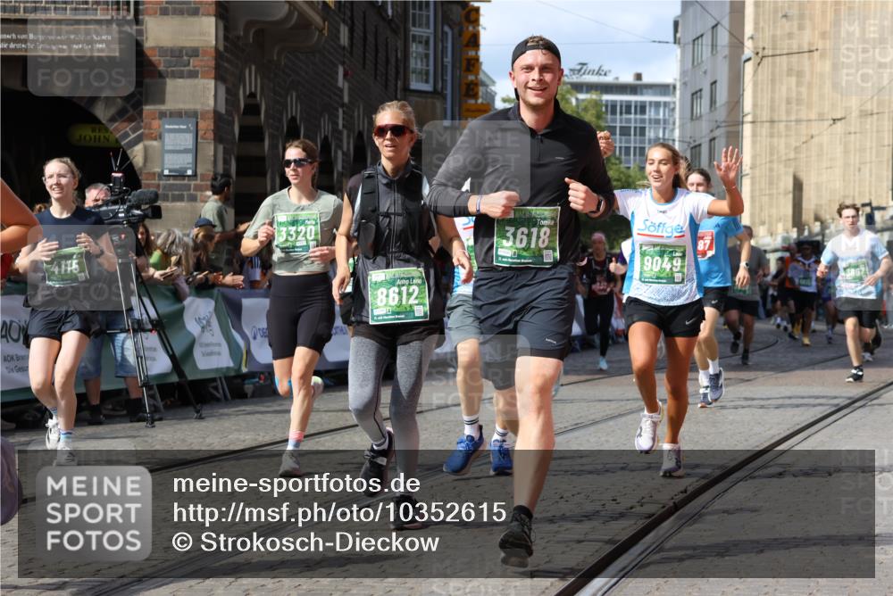 13.09.2026 - 21. swb-Marathon Bremen Strokosch-Dieckow http://msf.ph/oto/10352615 13.09.2026 13:29:47 Ziel 132, 303, 596, 651, 1083, 1243, 1365, 1387, 1823, 2076, 2301, 2742, 2957, 3030, 3258, 3721, 3846, 3912, 4541, 5244, 5599, 6103, 6384, 6499, 6690, 6930, 7013, 7426, 7631, 7649, 7860, 8007, 8009, 8066, 8099, 8277, 8338, 8675, 8831, 9889, 10128, 109, 454, 1173, 1205, 1611, 1653, 1759, 1780, 1848, 1861, 2126, 3190, 3320, 3667, 3908, 4524, 4575, 5198, 5348, 5631, 7093, 8110, 8267, 8470, 8899, 9049, 9104 meine-sportfotos.de