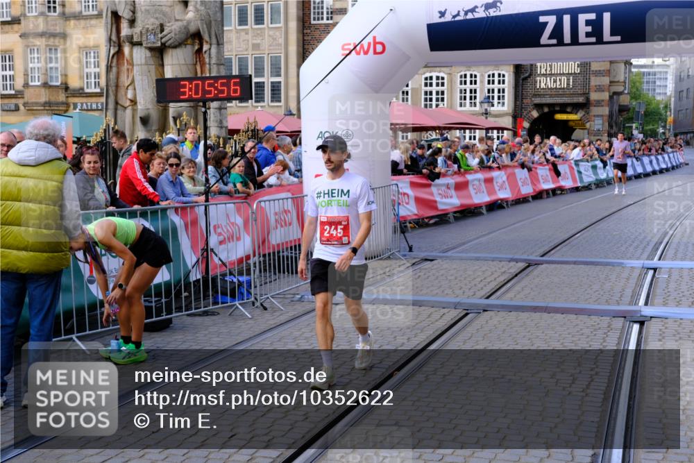 13.09.2026 - 21. swb-Marathon Bremen Tim E. http://msf.ph/oto/10352622 13.09.2026 12:36:46 Ziel  meine-sportfotos.de