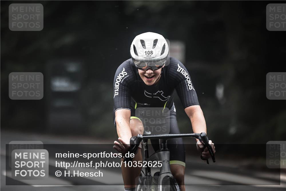 13.09.2026 - Stadtparktriathlon H.Heesch http://msf.ph/oto/10352625 13.09.2026 09:28:29 Radfahren 108, 143, 160, 162, 208 meine-sportfotos.de