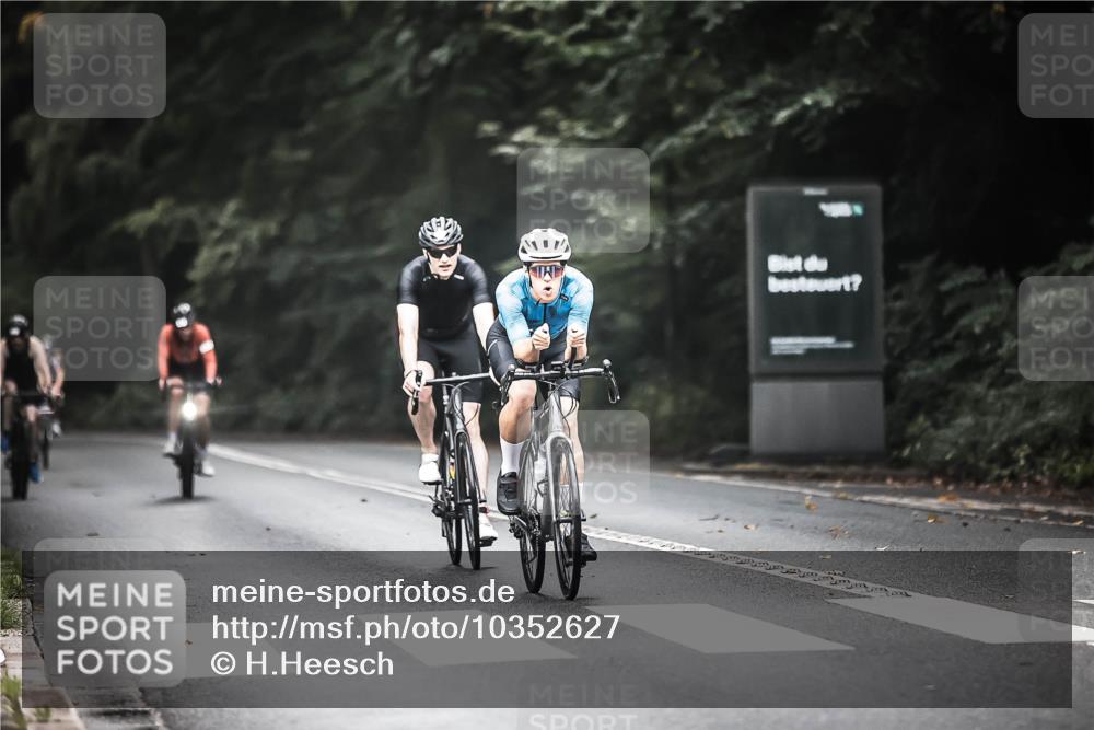 13.09.2026 - Stadtparktriathlon H.Heesch http://msf.ph/oto/10352627 13.09.2026 11:07:12 Radfahren 599, 646, 677, 707 meine-sportfotos.de