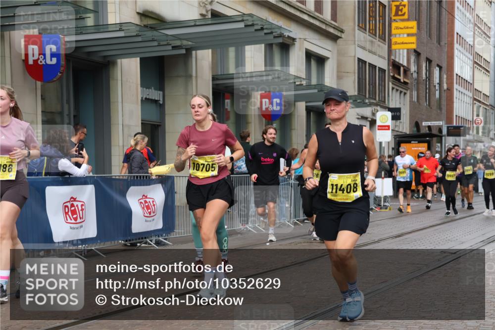 13.09.2026 - 21. swb-Marathon Bremen Strokosch-Dieckow http://msf.ph/oto/10352629 13.09.2026 11:14:30 Ziel 10271, 10519, 10557, 10605, 10705, 10752, 10776, 10805, 11085, 11097, 11098, 11186, 11288, 11408, 11645, 11673, 11876, 11974, 12191, 12193, 10303, 10395, 10396, 10402, 10586, 10722, 10784, 10854, 11041, 11140, 11173, 11233, 11363, 11535, 11703, 11864, 12100, 12112, 12431 meine-sportfotos.de