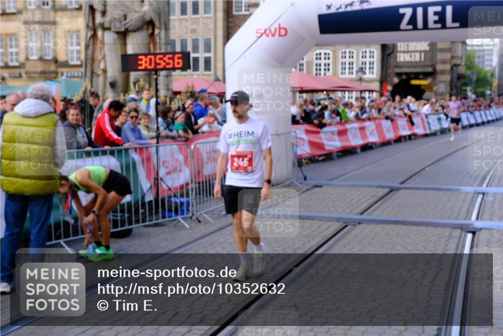 13.09.2026 - 21. swb-Marathon Bremen Tim E. http://msf.ph/oto/10352632 13.09.2026 12:36:46 Ziel  meine-sportfotos.de