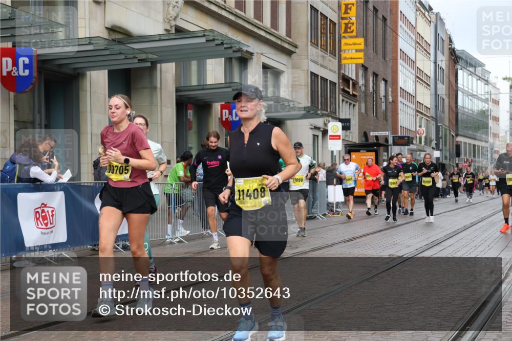 13.09.2026 - 21. swb-Marathon Bremen Strokosch-Dieckow http://msf.ph/oto/10352643 13.09.2026 11:14:30 Ziel 10271, 10519, 10557, 10605, 10705, 10752, 10776, 10805, 11085, 11097, 11098, 11186, 11288, 11408, 11645, 11673, 11876, 11974, 12191, 12193, 10303, 10395, 10396, 10402, 10586, 10722, 10784, 10854, 11041, 11140, 11173, 11233, 11363, 11535, 11703, 11864, 12100, 12112, 12431 meine-sportfotos.de