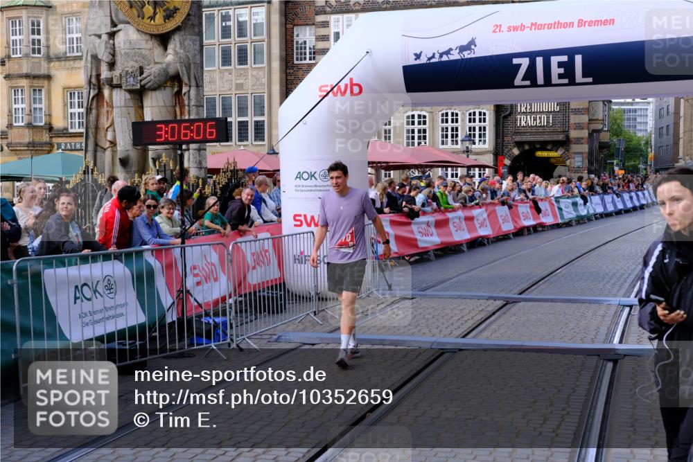 13.09.2026 - 21. swb-Marathon Bremen Tim E. http://msf.ph/oto/10352659 13.09.2026 12:36:56 Ziel  meine-sportfotos.de