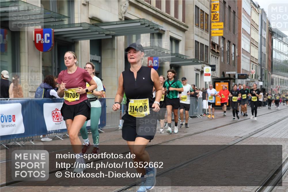 13.09.2026 - 21. swb-Marathon Bremen Strokosch-Dieckow http://msf.ph/oto/10352662 13.09.2026 11:14:30 Ziel 10271, 10519, 10557, 10605, 10705, 10752, 10776, 10805, 11085, 11097, 11098, 11186, 11288, 11408, 11645, 11673, 11876, 11974, 12191, 12193, 10303, 10395, 10396, 10402, 10586, 10722, 10784, 10854, 11041, 11140, 11173, 11233, 11363, 11535, 11703, 11864, 12100, 12112, 12431 meine-sportfotos.de