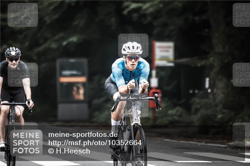 13.09.2026 - Stadtparktriathlon H.Heesch http://msf.ph/oto/10352664 13.09.2026 11:07:14 Radfahren 469, 586, 599, 639, 646, 677 meine-sportfotos.de