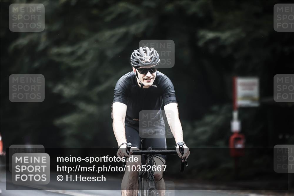 13.09.2026 - Stadtparktriathlon H.Heesch http://msf.ph/oto/10352667 13.09.2026 11:07:15 Radfahren 469, 586, 599, 639, 646, 677 meine-sportfotos.de