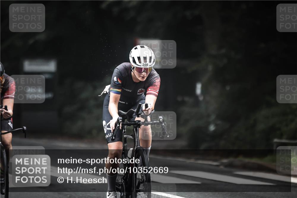 13.09.2026 - Stadtparktriathlon H.Heesch http://msf.ph/oto/10352669 13.09.2026 09:28:34 Radfahren 106, 108, 143, 158, 160, 184, 208 meine-sportfotos.de