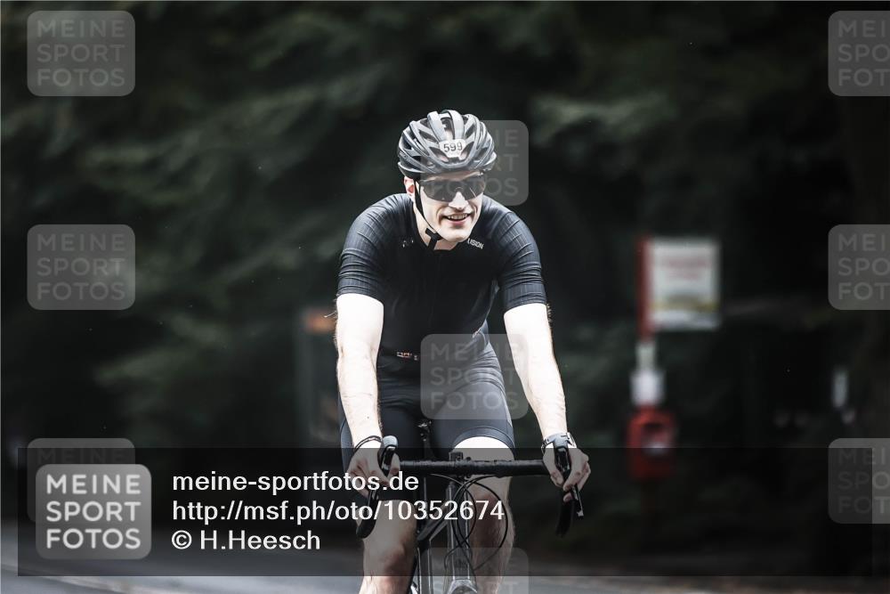 13.09.2026 - Stadtparktriathlon H.Heesch http://msf.ph/oto/10352674 13.09.2026 11:07:15 Radfahren 469, 586, 599, 639, 646, 677 meine-sportfotos.de