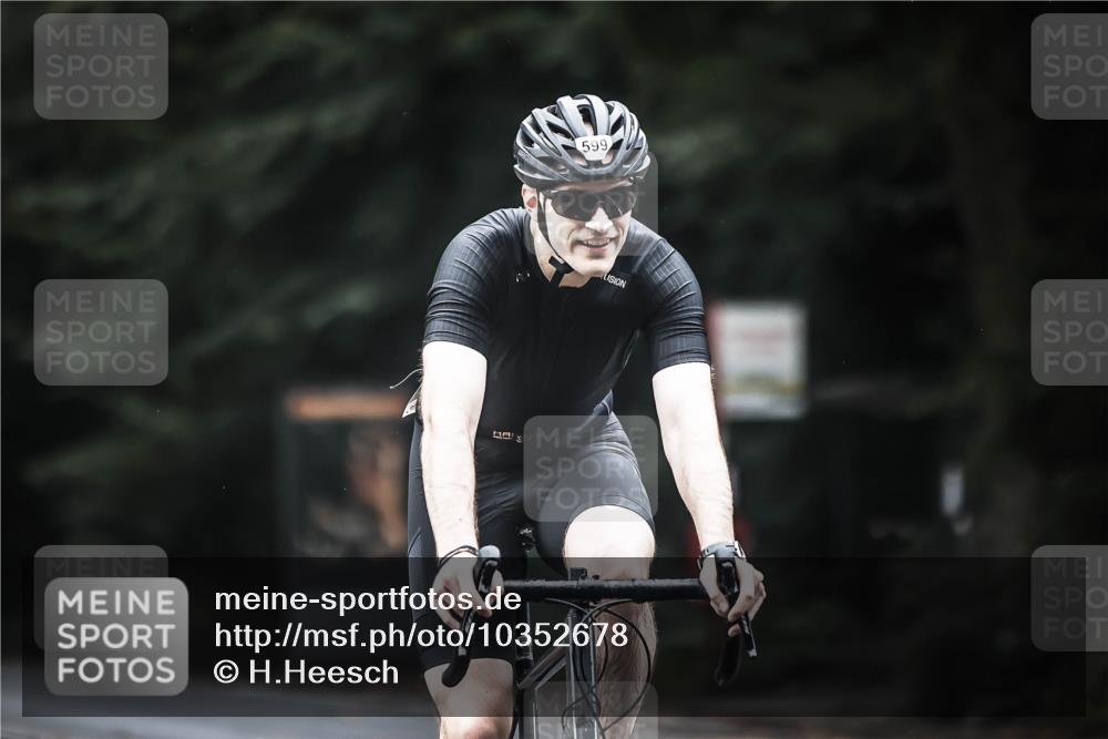 13.09.2026 - Stadtparktriathlon H.Heesch http://msf.ph/oto/10352678 13.09.2026 11:07:15 Radfahren 469, 586, 599, 639, 646, 677 meine-sportfotos.de