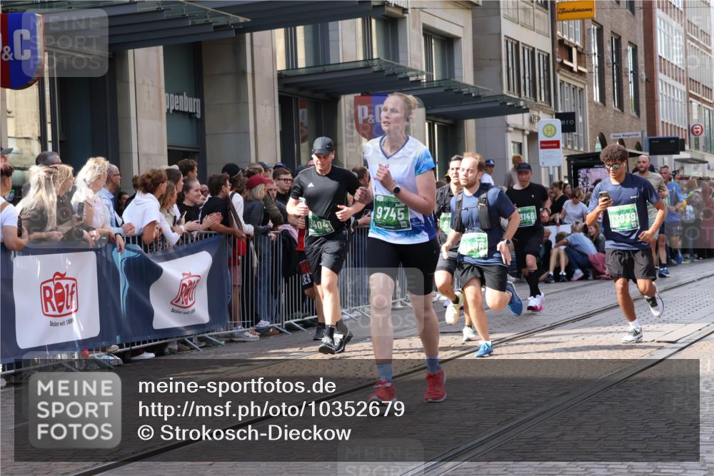 13.09.2026 - 21. swb-Marathon Bremen Strokosch-Dieckow http://msf.ph/oto/10352679 13.09.2026 13:32:38 Ziel 891, 1532, 2440, 2638, 2959, 3167, 3404, 3710, 3773, 3902, 4194, 4233, 4659, 5009, 5090, 5395, 5410, 5581, 5657, 5706, 5749, 5981, 6018, 6718, 6786, 6941, 7016, 7756, 7788, 8367, 8506, 9269, 9292, 9406, 9745, 9829, 10048, 13019, 13039, 13092, 13093, 13146, 13164, 13232, 13234, 13247, 287, 1437, 1687, 2292, 2293, 2611, 2910, 2992, 3354, 3402, 3429, 3441, 3878, 3895, 3922, 4263, 4323, 4380, 4471, 4655, 4835, 4862, 5281, 5398, 6518, 6593, 6760 meine-sportfotos.de