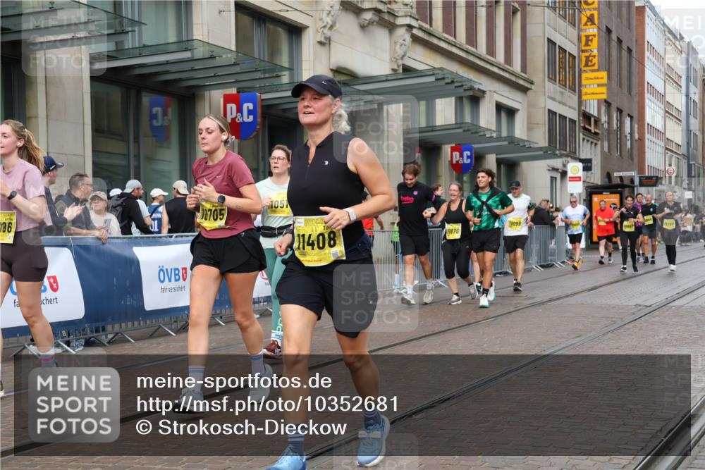 13.09.2026 - 21. swb-Marathon Bremen Strokosch-Dieckow http://msf.ph/oto/10352681 13.09.2026 11:14:31 Ziel 10271, 10519, 10557, 10605, 10705, 10752, 10776, 10805, 11085, 11097, 11098, 11186, 11288, 11408, 11645, 11673, 11876, 11974, 12191, 12193, 12333, 10303, 10395, 10396, 10402, 10586, 10722, 10784, 10854, 11041, 11140, 11173, 11233, 11363, 11535, 11703, 11864, 12100, 12112, 12431 meine-sportfotos.de