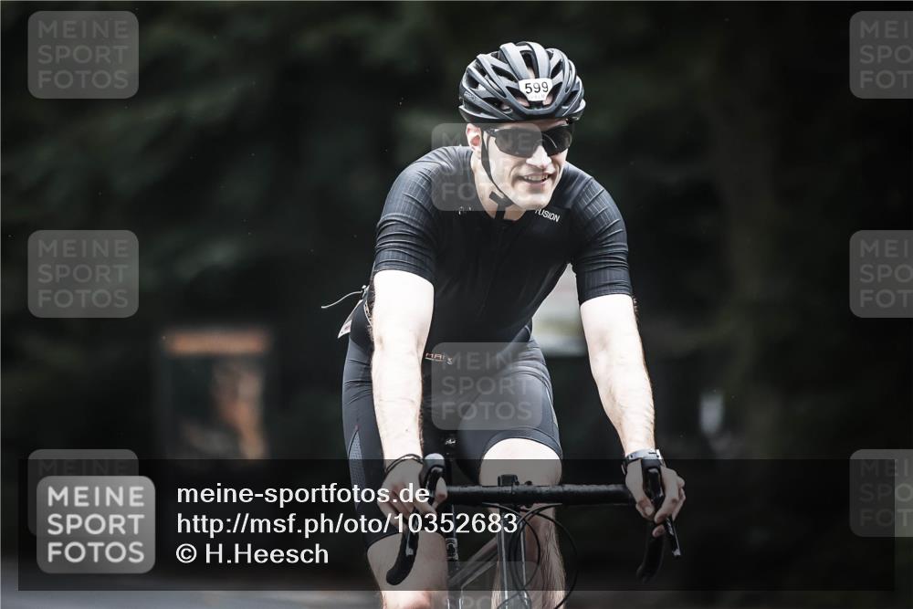 13.09.2026 - Stadtparktriathlon H.Heesch http://msf.ph/oto/10352683 13.09.2026 11:07:15 Radfahren 469, 586, 599, 639, 646, 677 meine-sportfotos.de