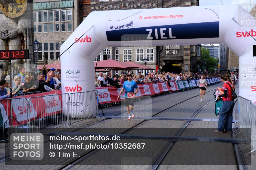 13.09.2026 - 21. swb-Marathon Bremen Tim E. http://msf.ph/oto/10352687 13.09.2026 12:38:11 Ziel  meine-sportfotos.de