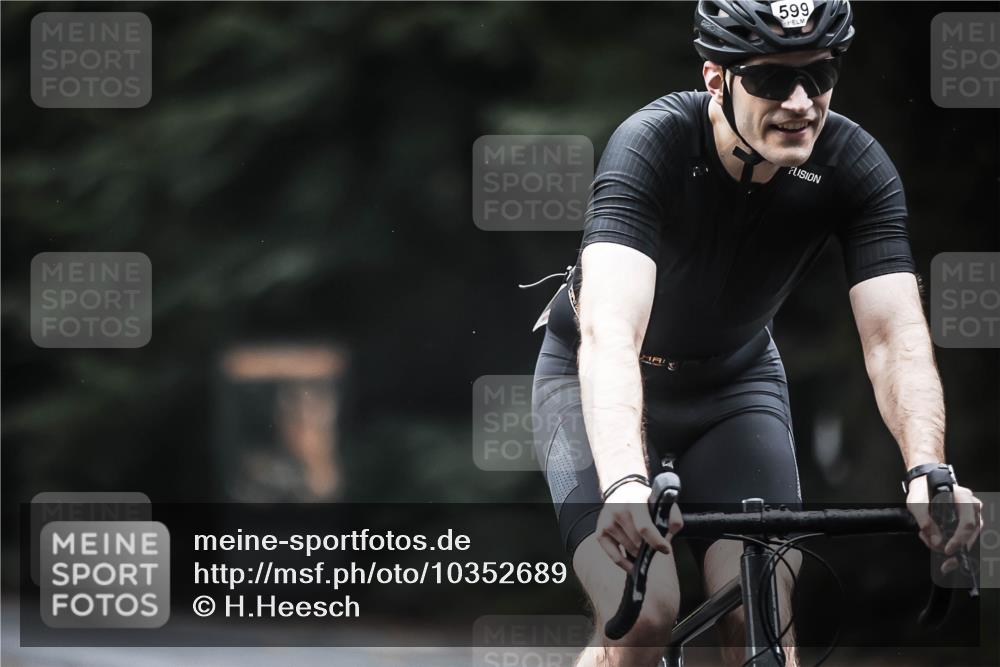 13.09.2026 - Stadtparktriathlon H.Heesch http://msf.ph/oto/10352689 13.09.2026 11:07:15 Radfahren 469, 586, 599, 639, 646, 677 meine-sportfotos.de