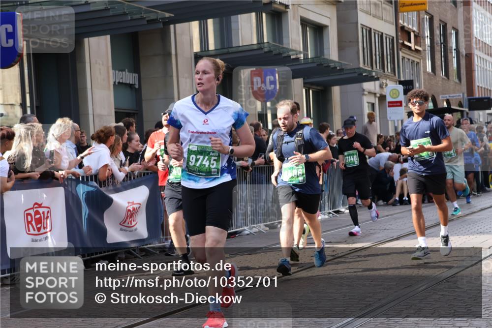 13.09.2026 - 21. swb-Marathon Bremen Strokosch-Dieckow http://msf.ph/oto/10352701 13.09.2026 13:32:39 Ziel 891, 1532, 2440, 2638, 2959, 3167, 3404, 3710, 3773, 3902, 4194, 4233, 4659, 5009, 5090, 5395, 5410, 5581, 5657, 5706, 5749, 5981, 6018, 6786, 6941, 7756, 7788, 8061, 8367, 8506, 9269, 9292, 9406, 9745, 9829, 10048, 13019, 13028, 13039, 13092, 13093, 13146, 13164, 13232, 13234, 13247, 1437, 1687, 2292, 2293, 2611, 2910, 2992, 3354, 3402, 3429, 3441, 3878, 3895, 4263, 4323, 4380, 4471, 4655, 4835, 4862, 5281, 5398, 6518, 6593, 6760 meine-sportfotos.de