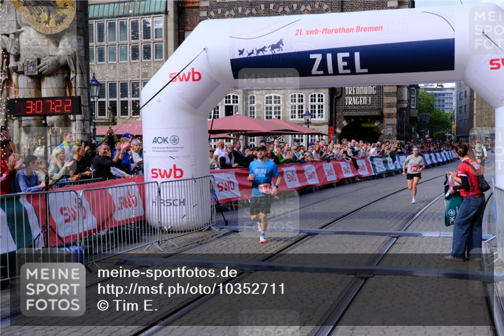 13.09.2026 - 21. swb-Marathon Bremen Tim E. http://msf.ph/oto/10352711 13.09.2026 12:38:11 Ziel  meine-sportfotos.de
