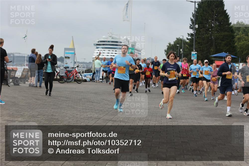 13.09.2026 - Kiel Lauf Andreas Tolksdorf http://msf.ph/oto/10352712 13.09.2026 09:56:40 Kiellinie 83, 1075, 8680, 111, 9341, 4703 meine-sportfotos.de