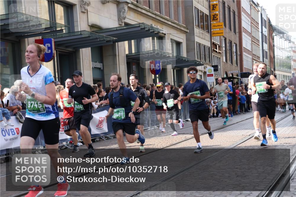 13.09.2026 - 21. swb-Marathon Bremen Strokosch-Dieckow http://msf.ph/oto/10352718 13.09.2026 13:32:40 Ziel 891, 1532, 2440, 2638, 2818, 2959, 3167, 3404, 3710, 3773, 3902, 4194, 4233, 4408, 4659, 5009, 5090, 5191, 5395, 5410, 5581, 5657, 5706, 5749, 5981, 6018, 6786, 6941, 7756, 7788, 8061, 8367, 8506, 9269, 9292, 9406, 9745, 9829, 10048, 13019, 13028, 13039, 13092, 13093, 13146, 13164, 13232, 13234, 13247, 1437, 1687, 2292, 2293, 2611, 2910, 2992, 3354, 3402, 3429, 3441, 3878, 3895, 4263, 4323, 4380, 4471, 4655, 4835, 4862, 5281, 5398, 6518, 6593, 6760 meine-sportfotos.de