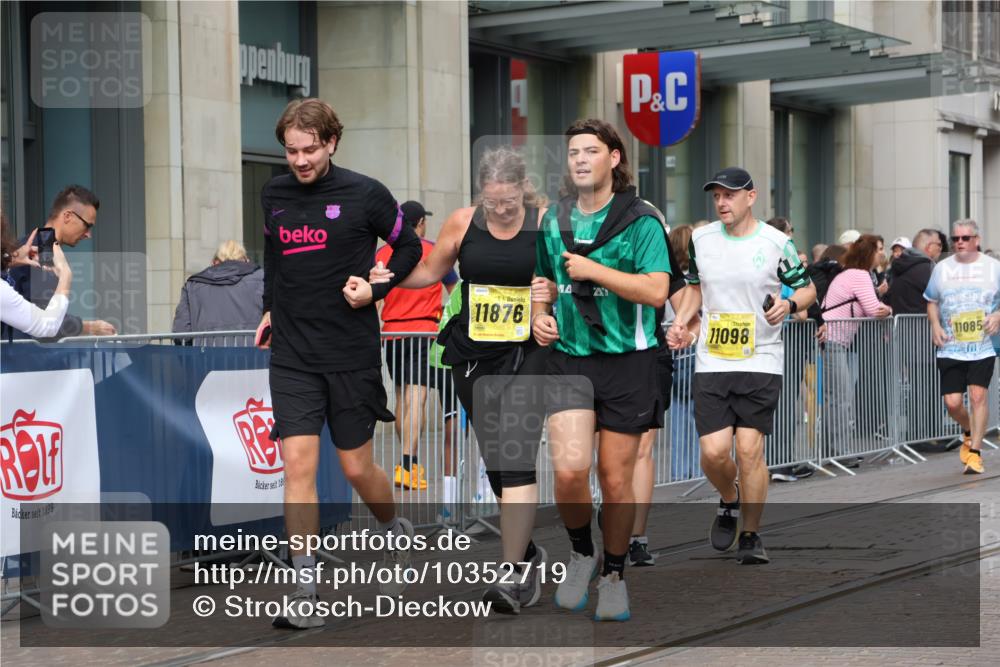 13.09.2026 - 21. swb-Marathon Bremen Strokosch-Dieckow http://msf.ph/oto/10352719 13.09.2026 11:14:32 Ziel 10271, 10519, 10557, 10605, 10705, 10752, 10776, 10805, 11085, 11097, 11098, 11186, 11288, 11408, 11645, 11673, 11876, 11974, 12191, 12193, 12333, 10303, 10395, 10396, 10402, 10586, 10722, 10784, 10854, 11041, 11140, 11173, 11233, 11363, 11535, 11703, 11864, 12100, 12112, 12431 meine-sportfotos.de