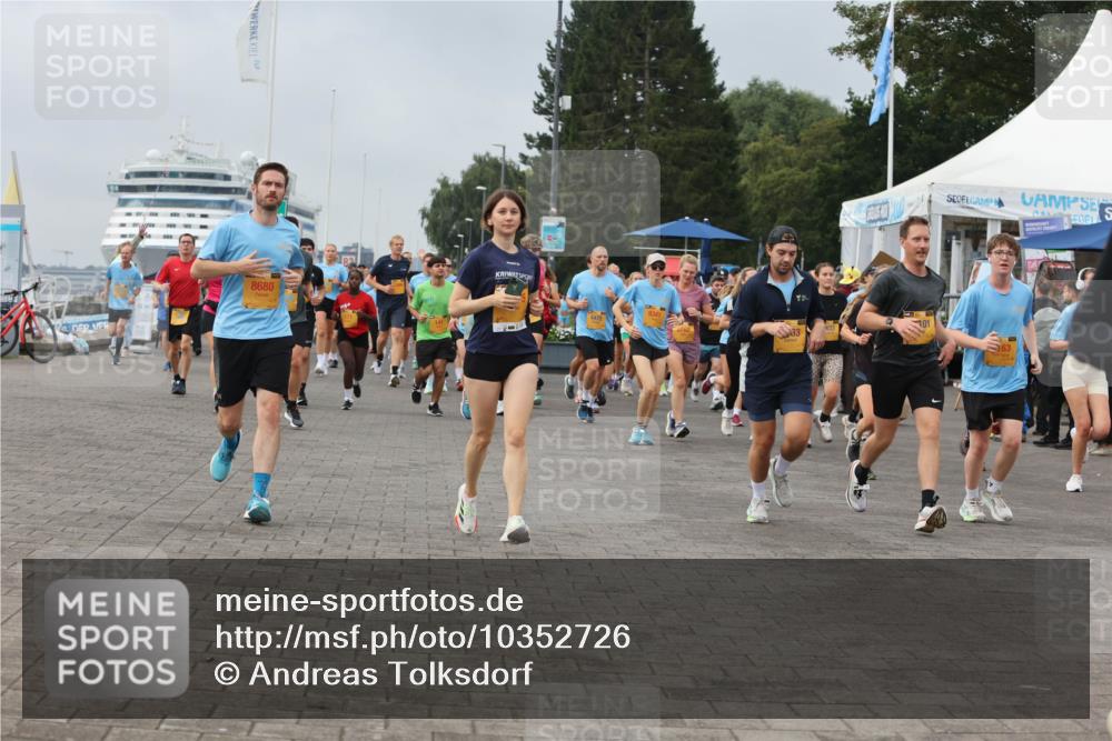 13.09.2026 - Kiel Lauf Andreas Tolksdorf http://msf.ph/oto/10352726 13.09.2026 09:56:41 Kiellinie 8680, 111, 9341, 4475, 63 meine-sportfotos.de