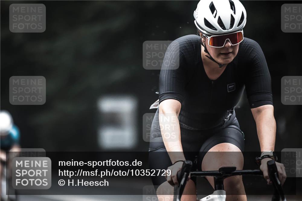 13.09.2026 - Stadtparktriathlon H.Heesch http://msf.ph/oto/10352729 13.09.2026 09:28:37 Radfahren 106, 158, 160, 184, 208 meine-sportfotos.de