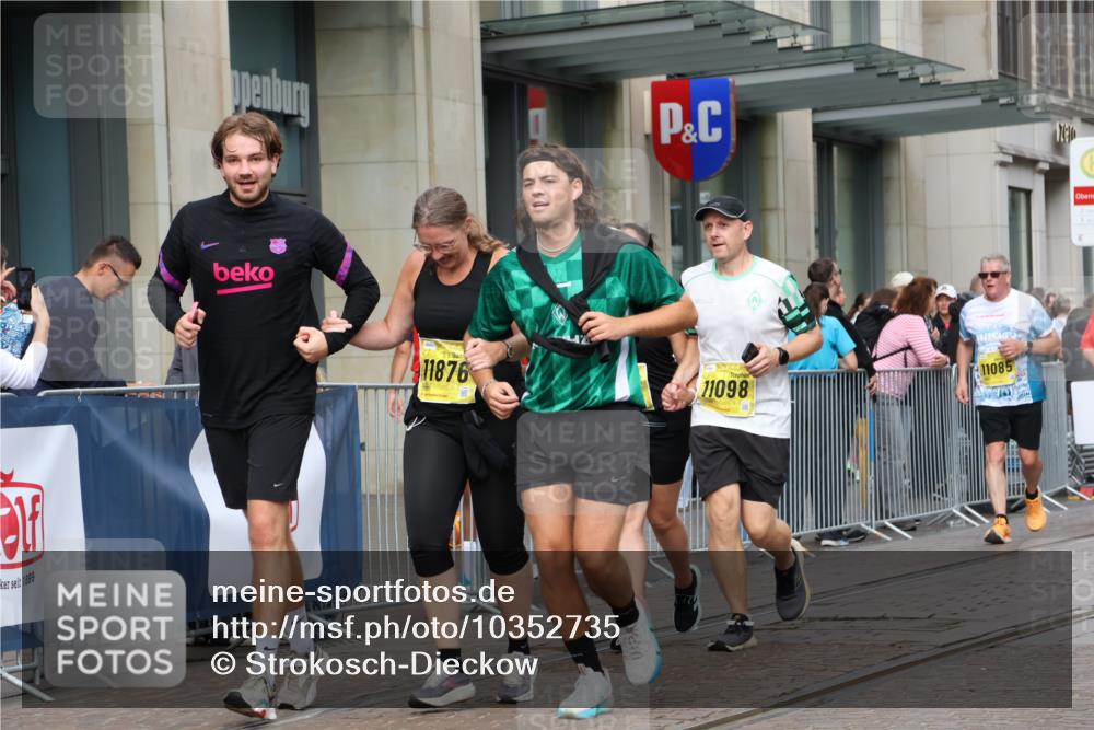 13.09.2026 - 21. swb-Marathon Bremen Strokosch-Dieckow http://msf.ph/oto/10352735 13.09.2026 11:14:32 Ziel 10271, 10519, 10557, 10605, 10705, 10752, 10776, 10805, 11085, 11097, 11098, 11186, 11288, 11408, 11645, 11673, 11876, 11974, 12191, 12193, 12333, 10303, 10395, 10396, 10402, 10586, 10722, 10784, 10854, 11041, 11140, 11173, 11233, 11363, 11535, 11703, 11864, 12100, 12112, 12431 meine-sportfotos.de