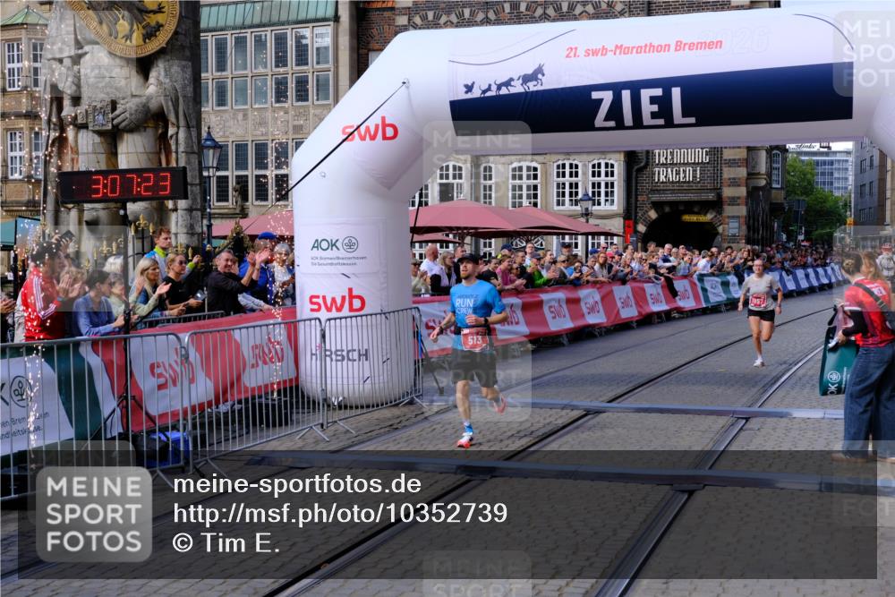 13.09.2026 - 21. swb-Marathon Bremen Tim E. http://msf.ph/oto/10352739 13.09.2026 12:38:11 Ziel  meine-sportfotos.de